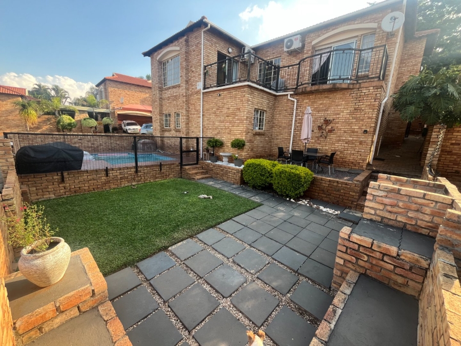 4 Bedroom Property for Sale in Safari Gardens North West